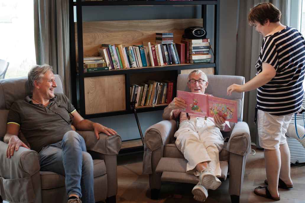 In het Brabantse dorp Dorst openden ondernemers Eddy van Gool en Marinka van den Hazelkamp Crataegus, een zorgcomplex om mensen dichtbij huis te kunnen laten wonen.