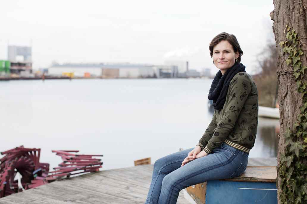 Marjolein Smeele is een van de initiatiefnemers van Schoonschip, de meest duurzame drijvende wijk van Europa. De wijk komt te liggen in Amsterdam-Noord waar ongeveer 100 mensen 30 verschillende boten betrekken.