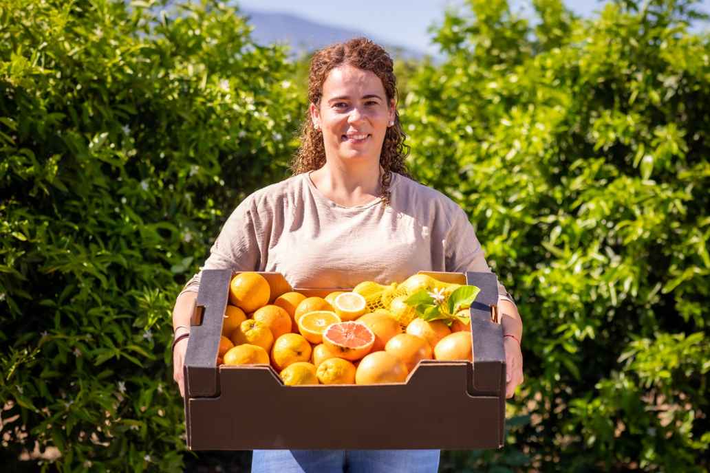 Via CrowdFarming kun je een sinaasappelboom adopteren waar je de vruchten van afneemt